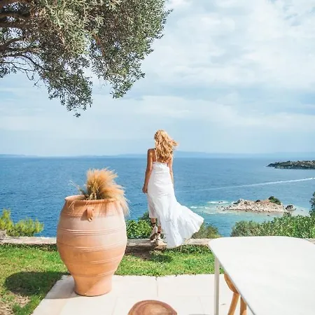 Nissi View